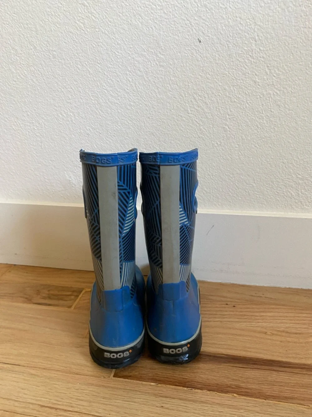 Size 12 kids Bogs waterproof boots